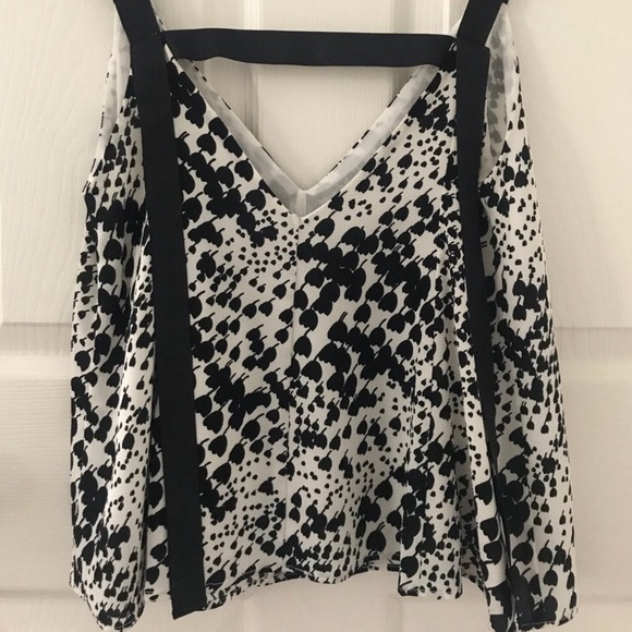 Black and white top - Picture 2 of 3